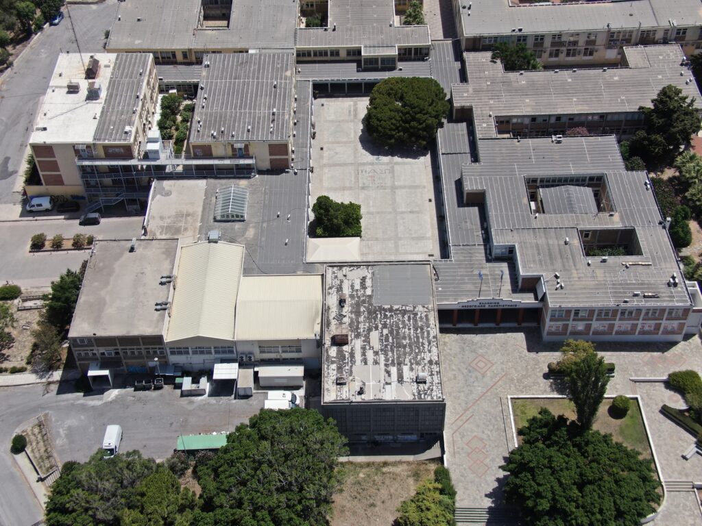 Κοντινή εναέρια άποψη των κτιρίων του Ελληνικού Μεσογειακού Πανεπιστημίου (ΕΛΜΕΠΑ) στο Ηράκλειο Κρήτης