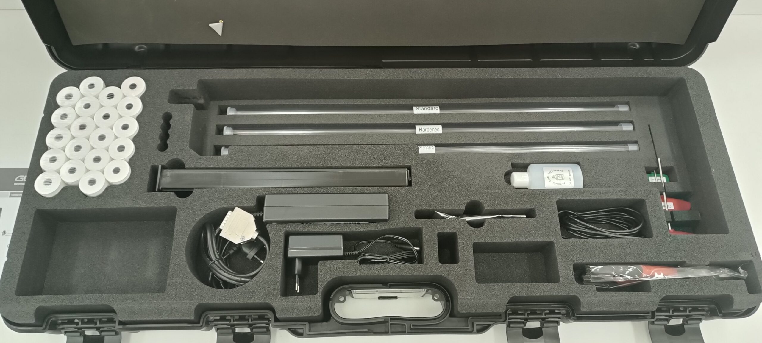 Ρεσιστογράφος σε βαλίτσα με πλήρη εξαρτήματα, συμπεριλαμβανομένων τρυπανιών και καλωδίων.