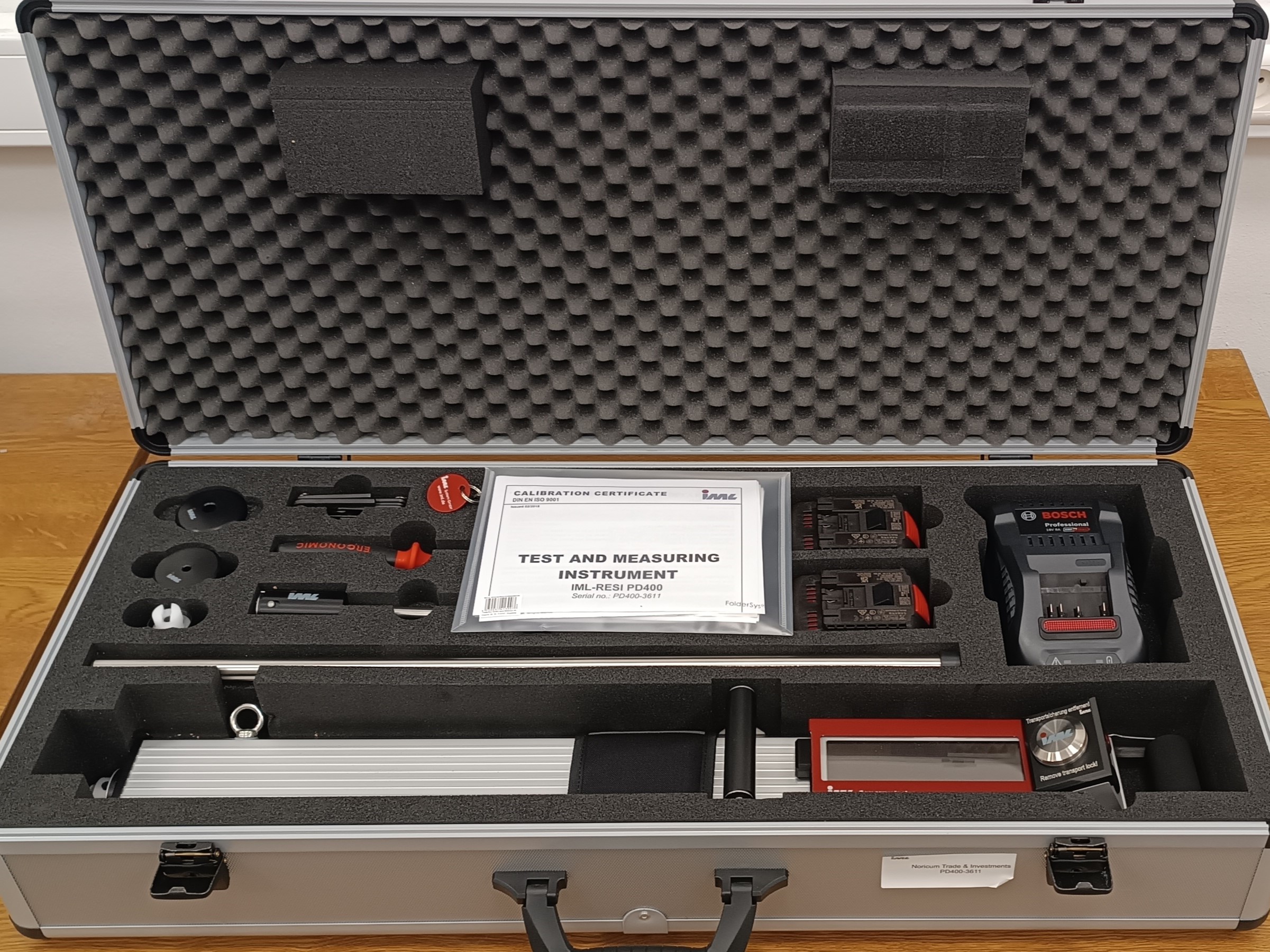 Βαλίτσα με ρεσιστογράφο, εργαλείο μέτρησης για ανάλυση της δομής του ξύλου, με δυνατότητα ρύθμισης ταχύτητας περιστροφής και πίεσης διείσδυσης.