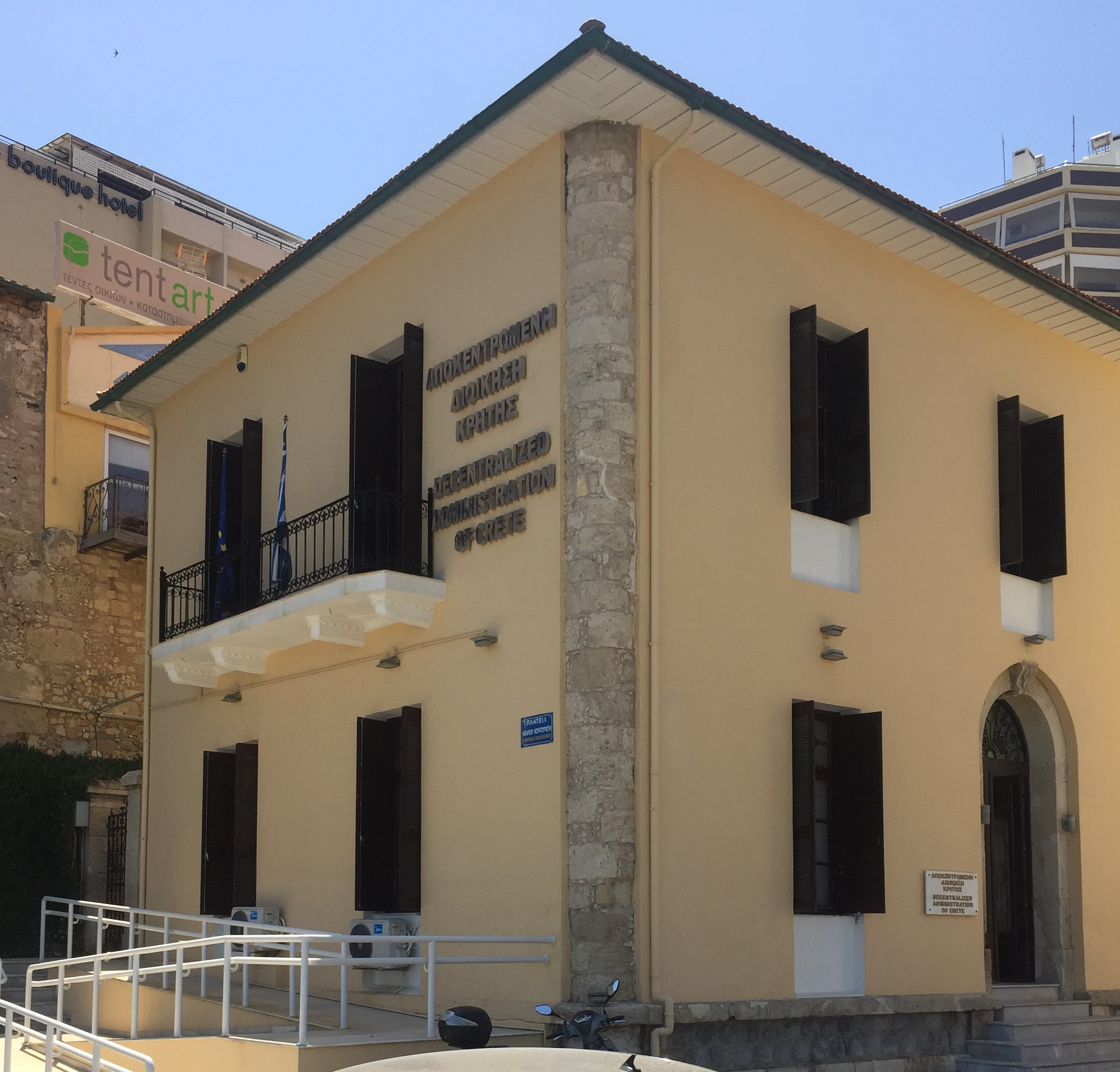 DAC_Headquarters Κτίριο της Αποκεντρωμένης Διοίκησης Κρήτης στην Πλατεία Κουντουριώτη.