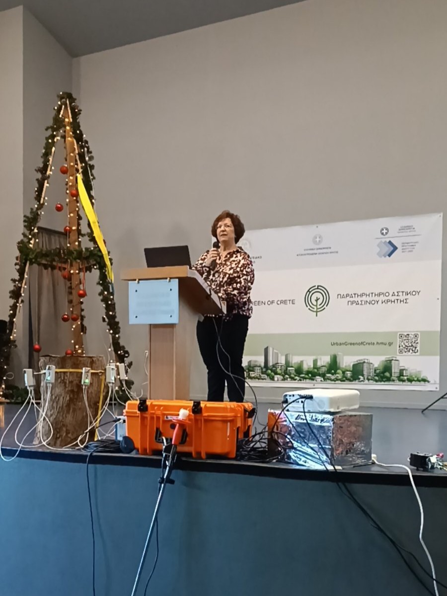 Η Αναστασία Ταμπακάκη, Κοσμήτορας της Γεωπονίας στο ΕΛΜΕΠΑ, μιλάει στην τελετή εγκαινίων του Παρατηρητηρίου Αστικού Πρασίνου Κρήτης.